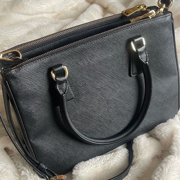 Authentic prada saffiano small handbag - Dustbag and authenticity card included - Picture 3 of 3